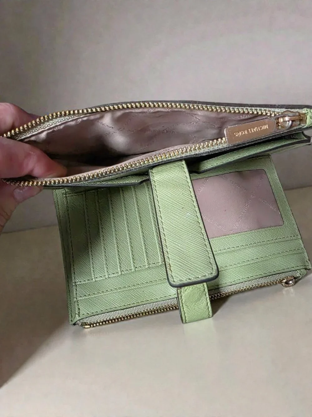 EUC MICHAEL KORS Jet Set Travel Double Zip Wallet Saffiano Leather Light Sage